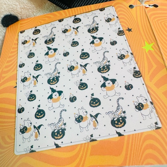Halloween Winnie The Pooh & Tigger Throw Blanket - Picture 3 of 5